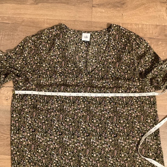 Cabi Chorous v-neck, full sleeve blouse in black, pink, brown floral, L - Picture 6 of 9